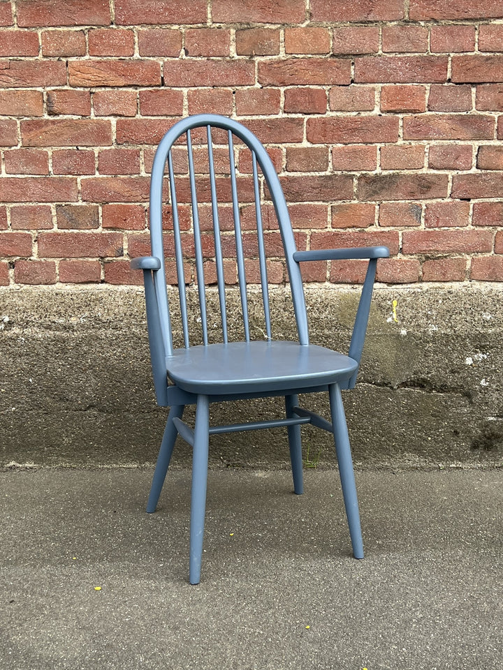 Strebenstuhl im Skandinavischen Stil blau gestrichen
